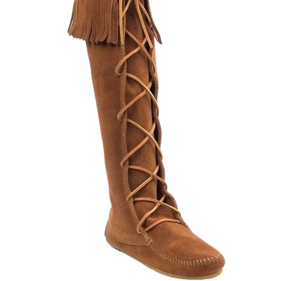 Minnetonka Women's Hard sole Suede Fringe Tall Lace Up Boots, Size 6